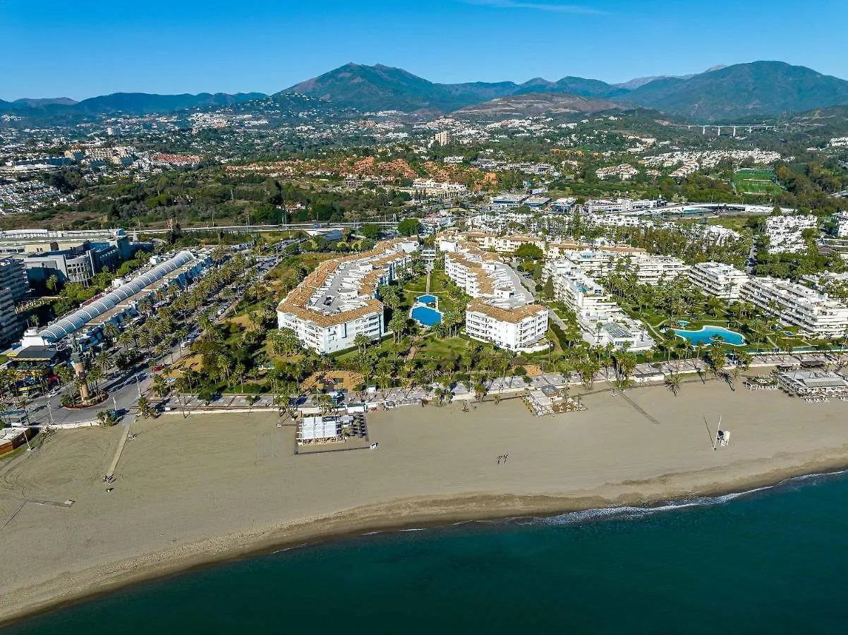 Vacation Marbella I Beachfront Quiet Apt With Private Beach Access, A Minute Walk From Puerto Banus Marina, 24-7 Security And Parking 0*,  Španělsko